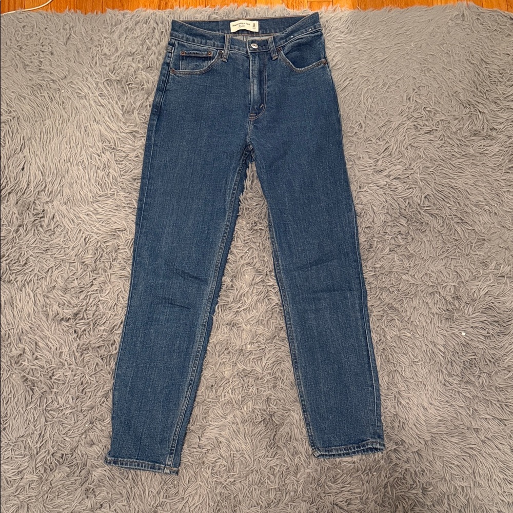 Abercrombie & Fitch The Mom High Rise Jeans
